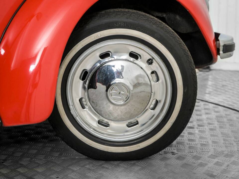 Image 40/50 of Volkswagen Beetle 1200 "Jeans Bug" (1983)