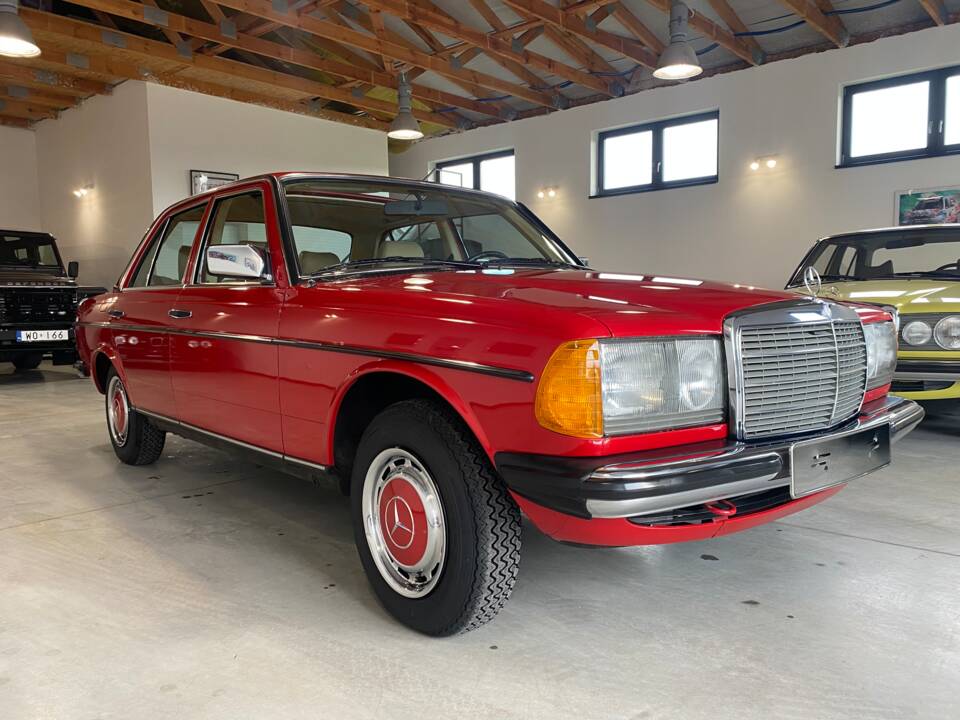 Image 9/100 of Mercedes-Benz 300 D (1983)