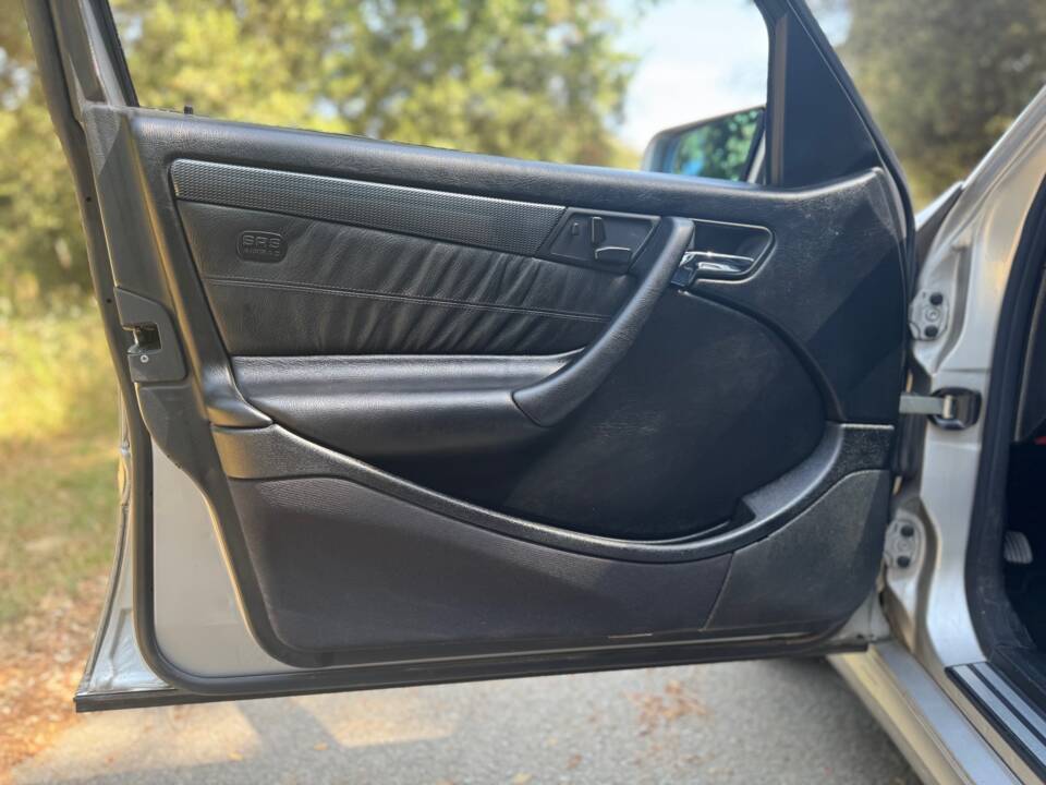 Image 22/36 of Mercedes-Benz C 43 AMG T (1998)
