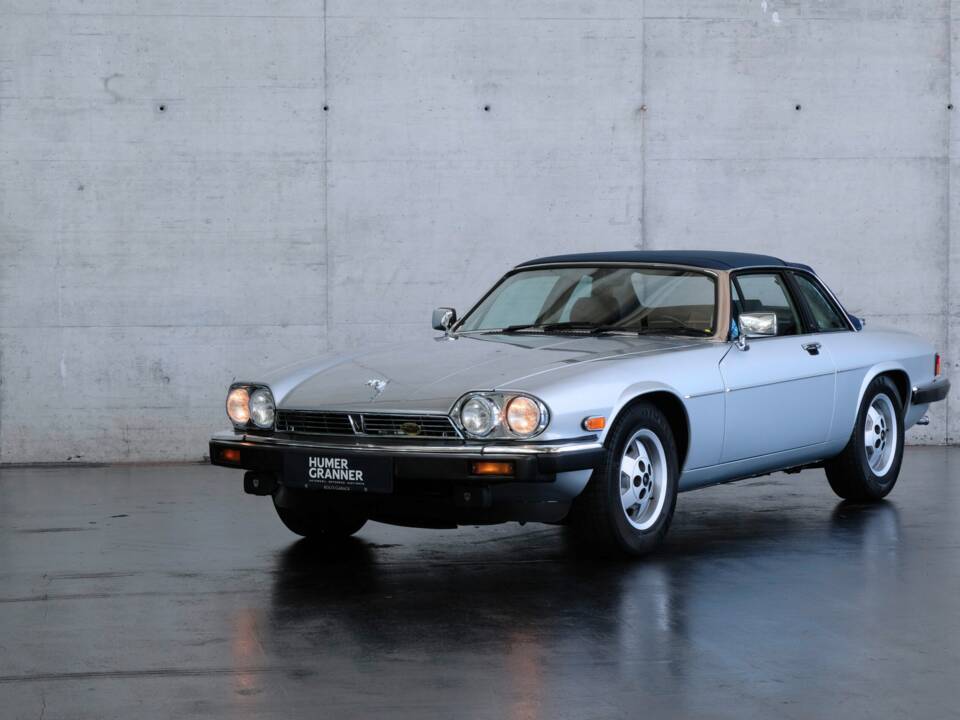Image 2/47 of Jaguar XJ-SC 5.3 (1987)