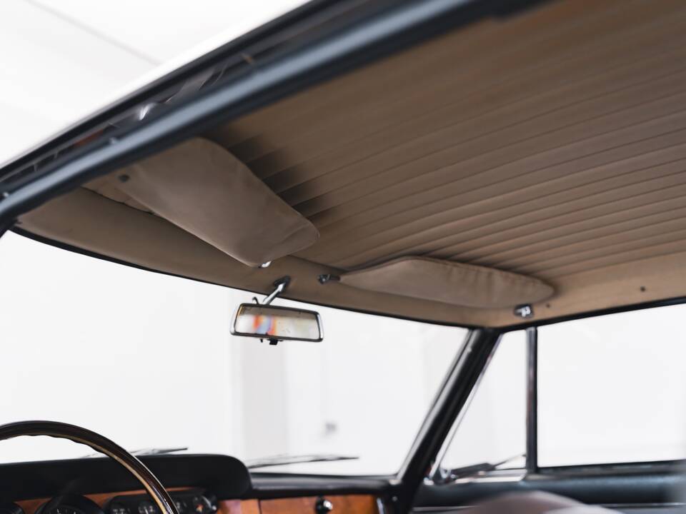 Image 81/100 of Ferrari 330 GT 2+2 (1965)