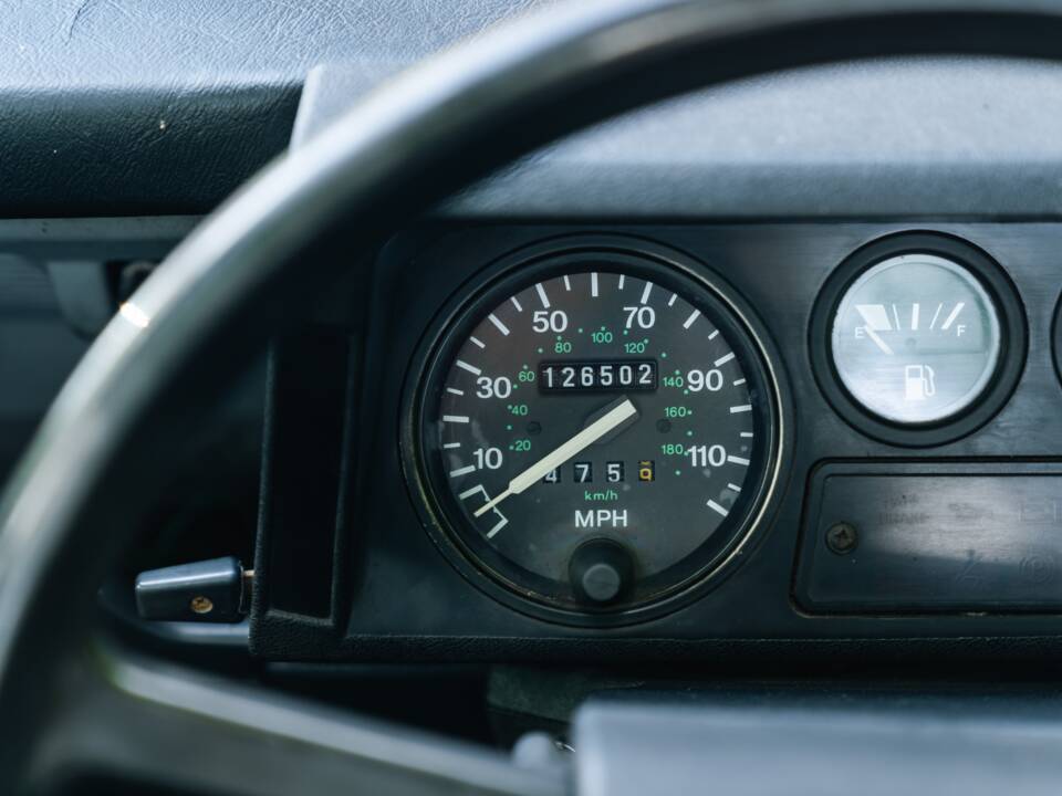 Image 14/19 of Land Rover 110 (1988)