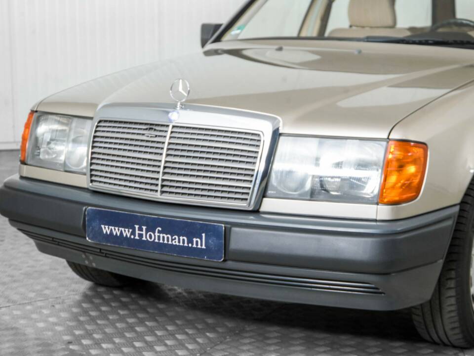 Bild 20/50 von Mercedes-Benz 230 TE (1987)