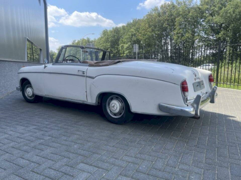 Afbeelding 9/36 van Mercedes-Benz 220 SE Cabriolet (1960)