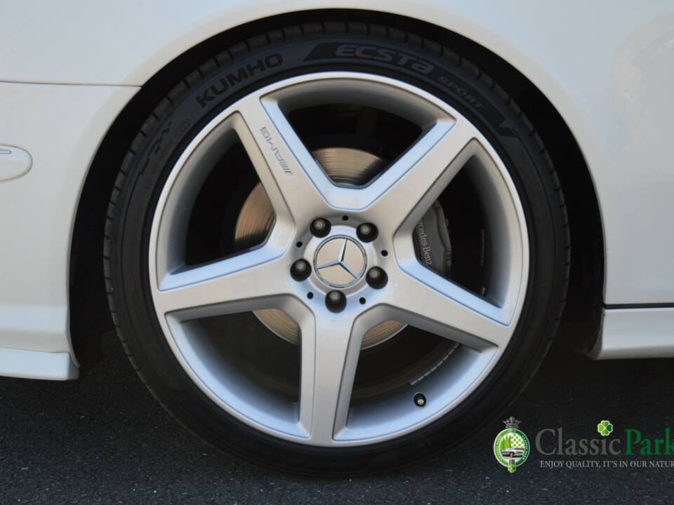 Image 49/50 of Mercedes-Benz E 500 T (2004)