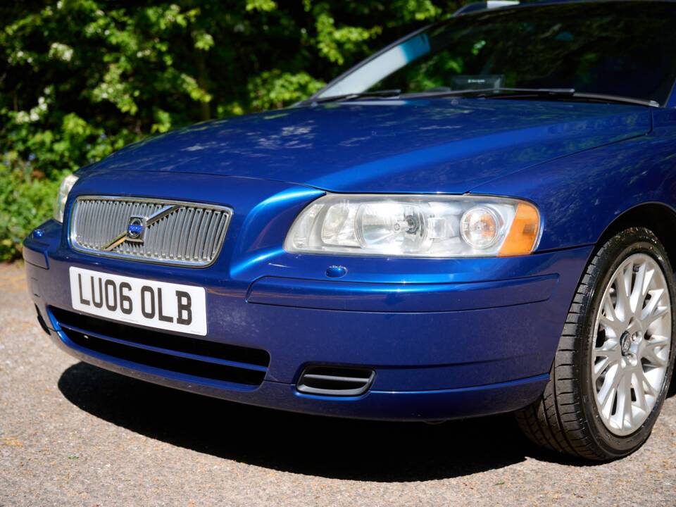 Image 32/50 of Volvo V 70 2.4 (2006)