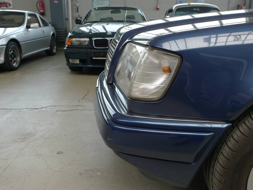 Afbeelding 31/40 van Mercedes-Benz E 420 (1993)