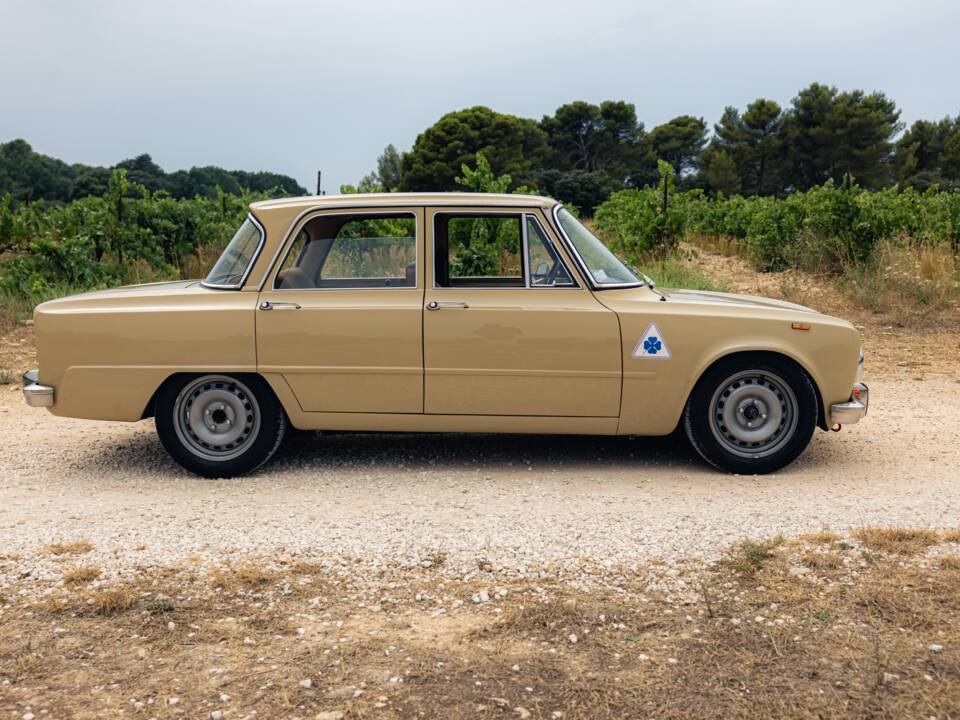 Image 3/18 of Alfa Romeo Giulia 1300 Super (1971)