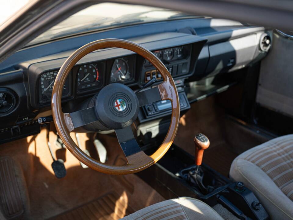 Bild 32/50 von Alfa Romeo GTV 6 2.5 (1981)