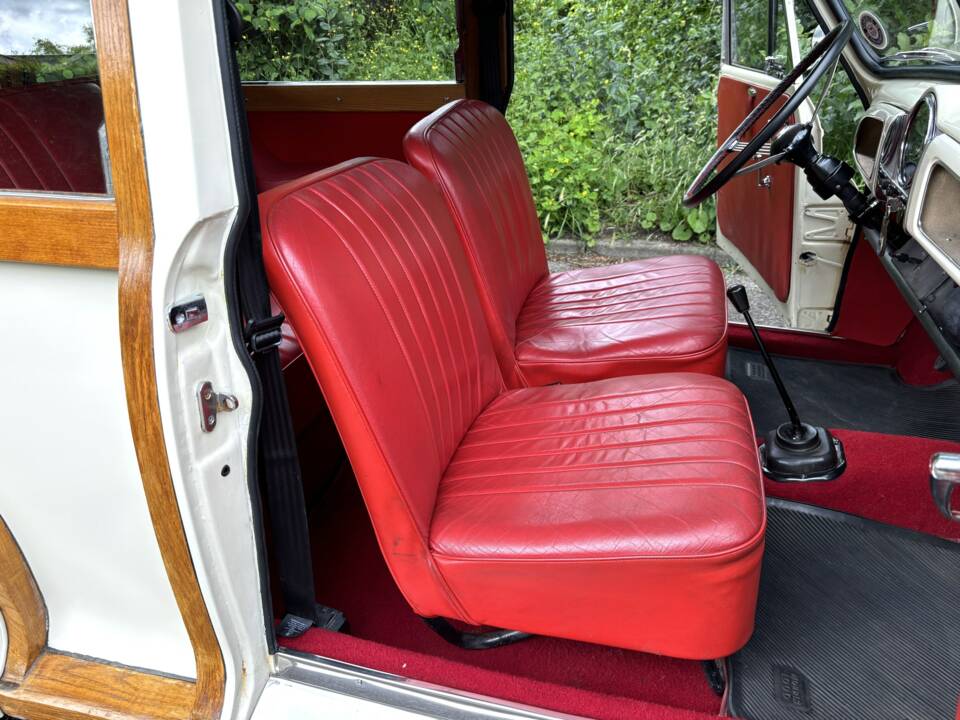 Image 6/32 of Morris Minor 1000 Traveller (1968)