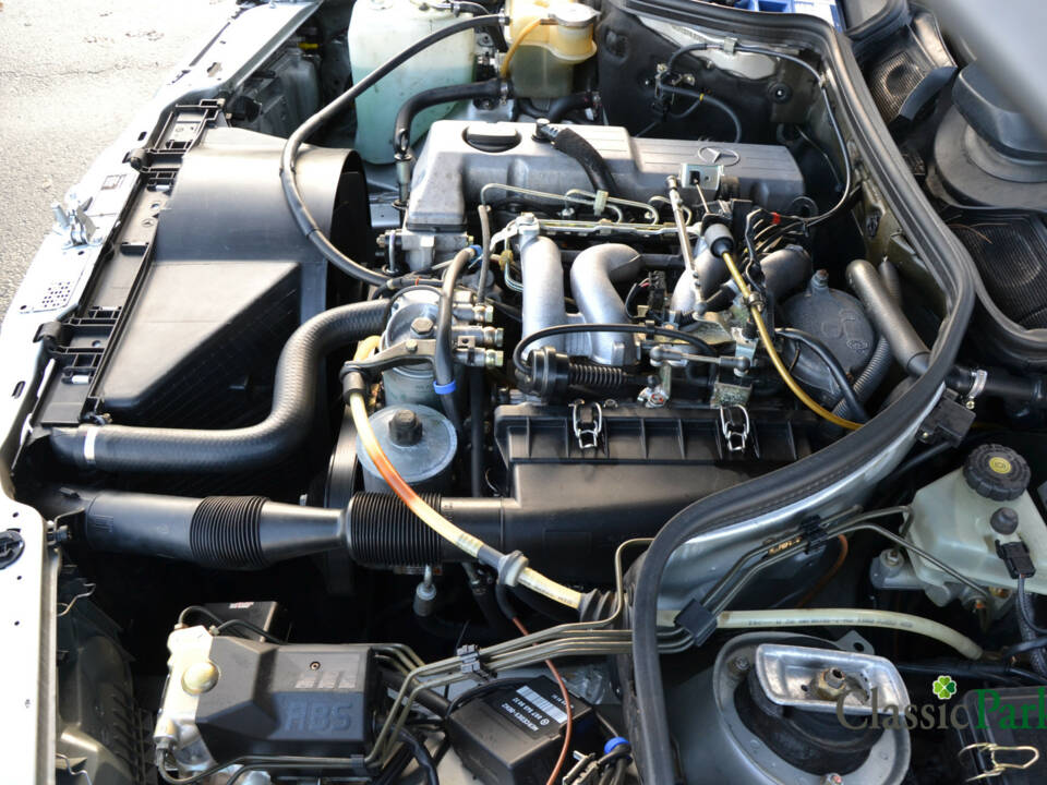 Image 36/39 of Mercedes-Benz 200 D (1993)