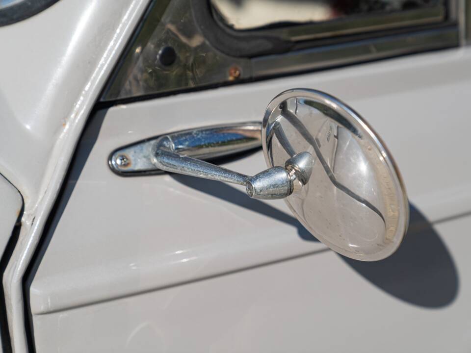Image 9/50 of Morris Minor 1000 (1958)