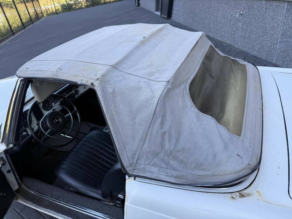 Image 27/50 of Mercedes-Benz 280 SL (1970)