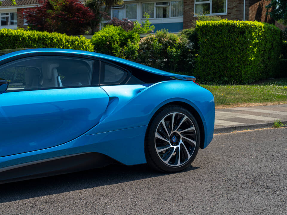 Image 10/33 of BMW i8 Coupé (2015)