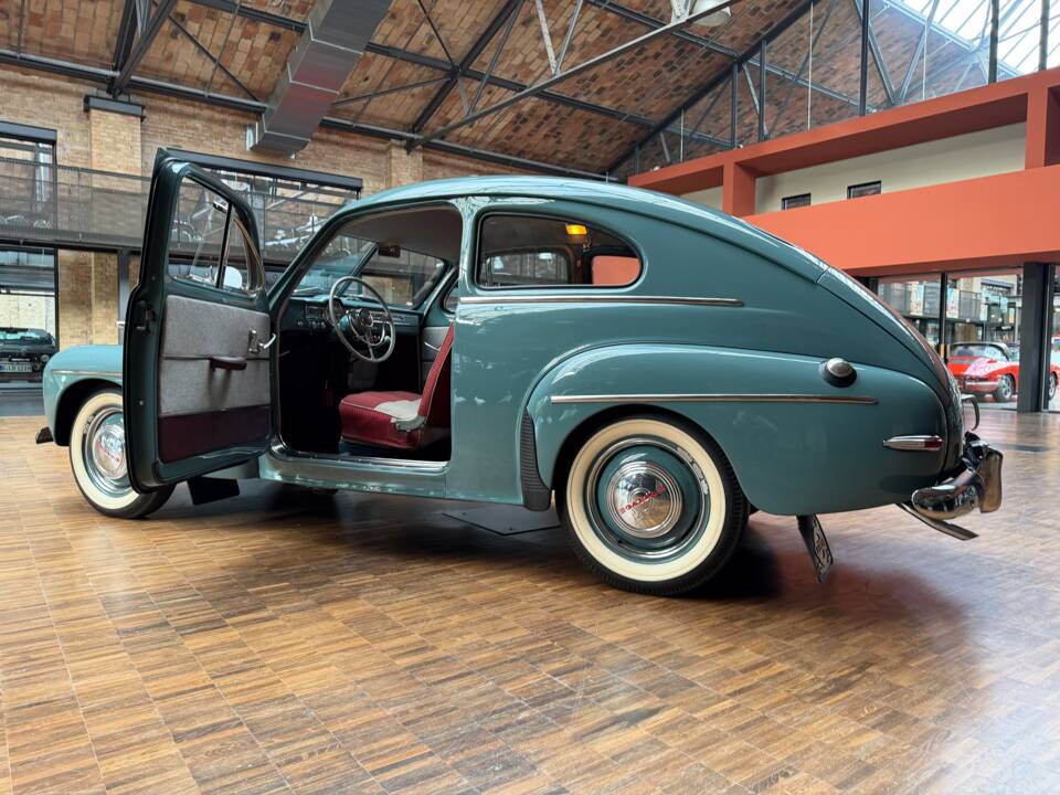 Image 15/34 of Volvo PV 444 (1951)