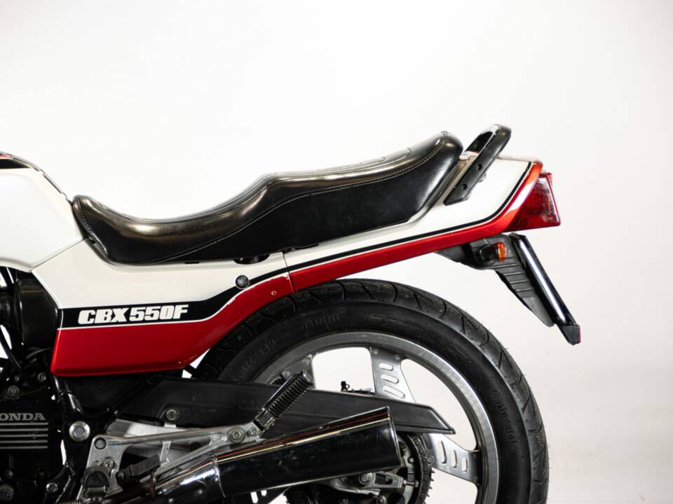 Image 18/50 of Honda CBX 550 F (1982)