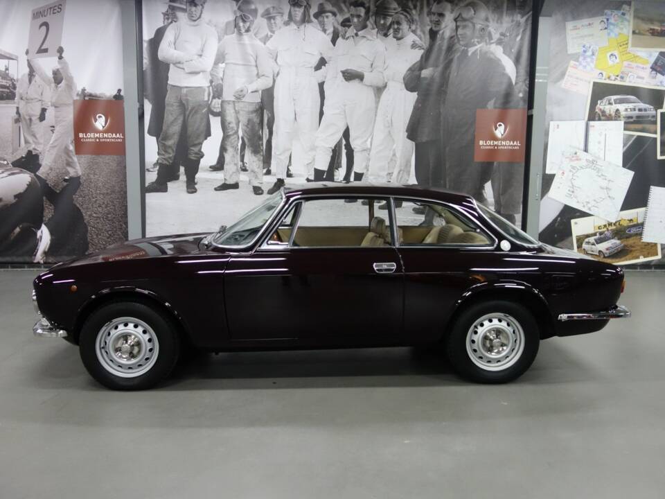 Bild 5/60 von Alfa Romeo Giulia GT 1300 Junior (1975)