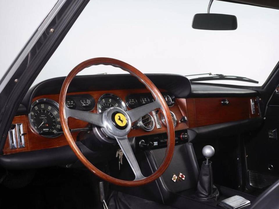Image 4/5 of Ferrari 330 GT (1965)