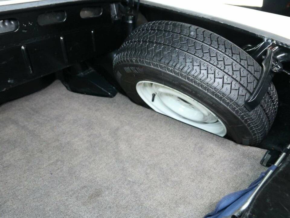 Image 26/30 of Mercedes-Benz 250 SE (1966)