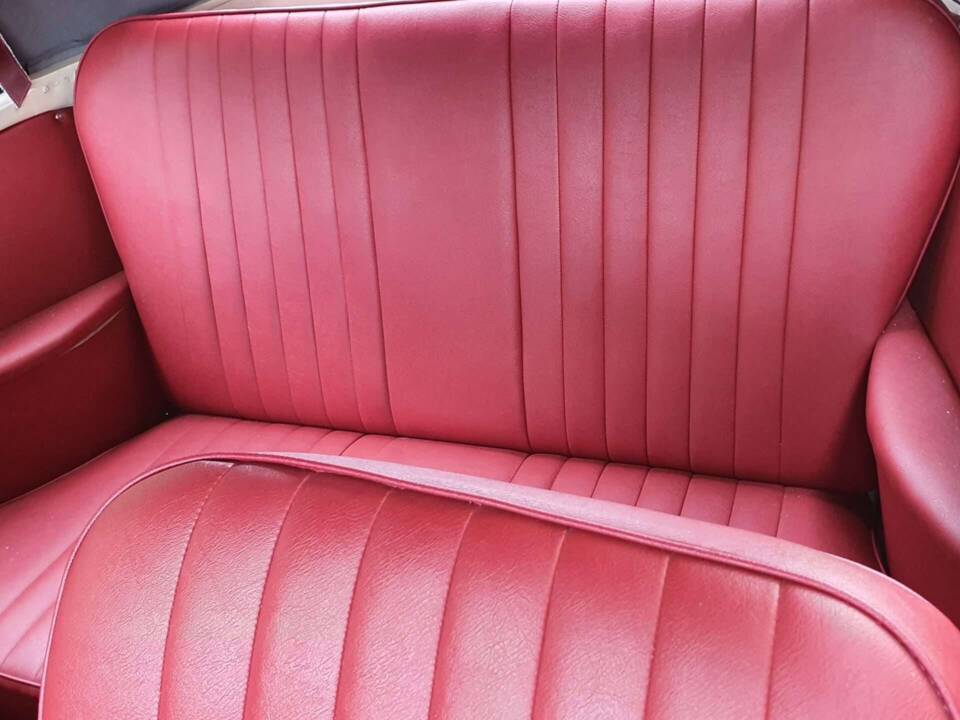 Image 31/66 of Morris Minor 1000 Tourer (1961)