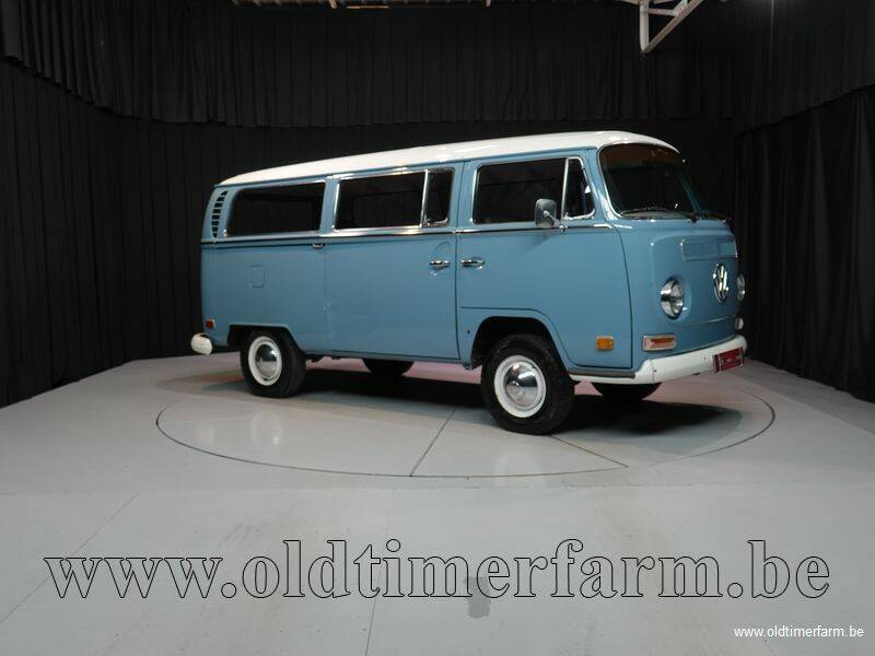 Image 3/15 of Volkswagen T2a Kombi (1969)