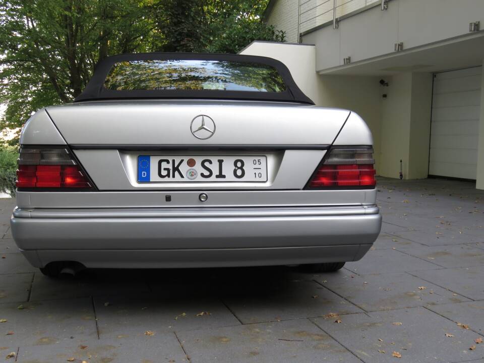 Image 5/39 of Mercedes-Benz E 200 (1996)