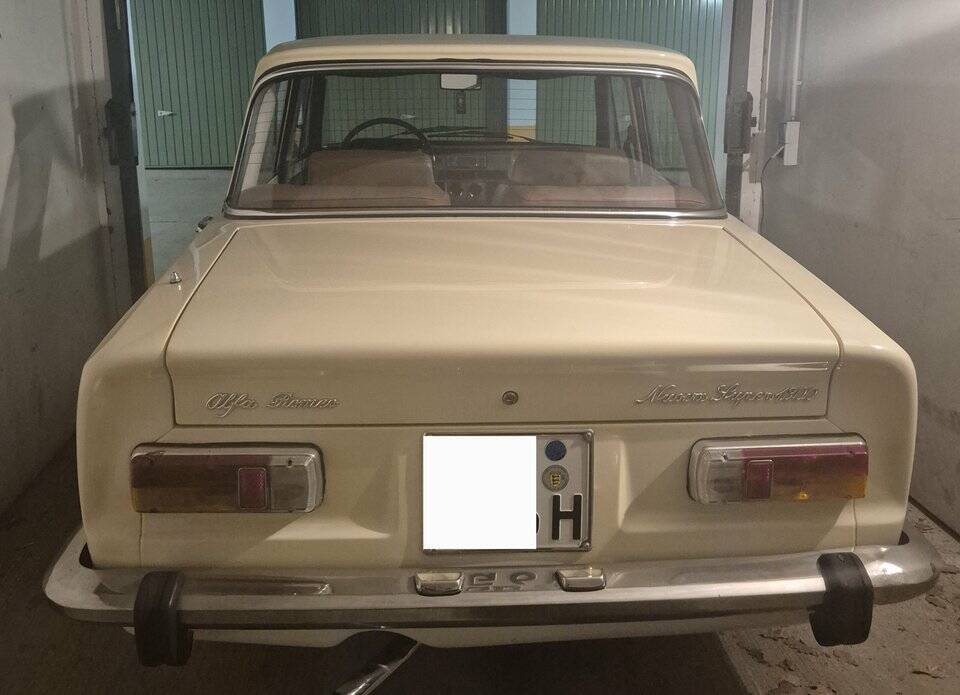 Bild 6/8 von Alfa Romeo Giulia Nuova Super 1300 (1977)