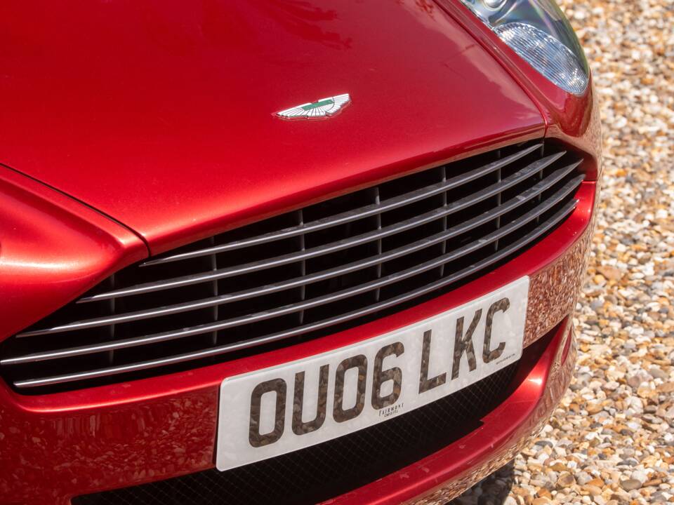 Image 34/50 of Aston Martin DB 9 Volante (2006)