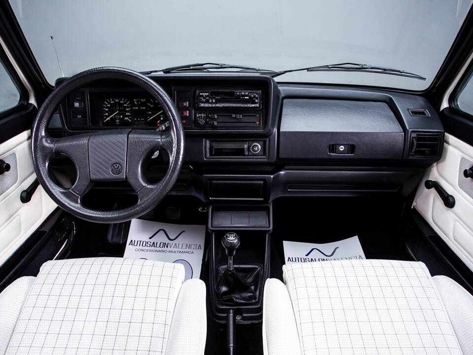 Image 19/37 of Volkswagen Golf Mk I Convertible 1.8 (1990)