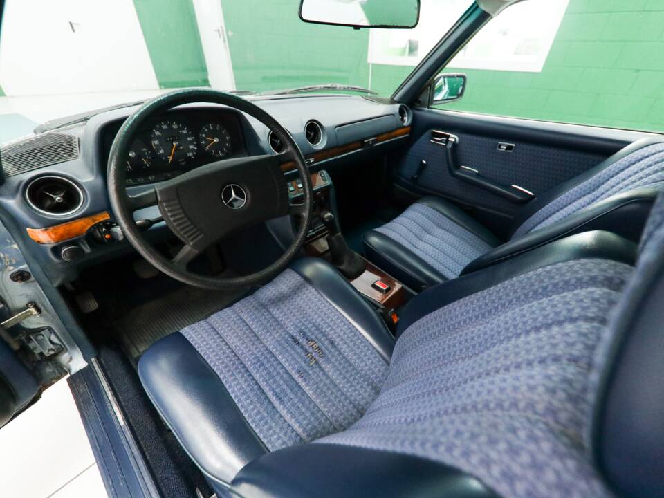 Bild 7/18 von Mercedes-Benz 230 C (1977)