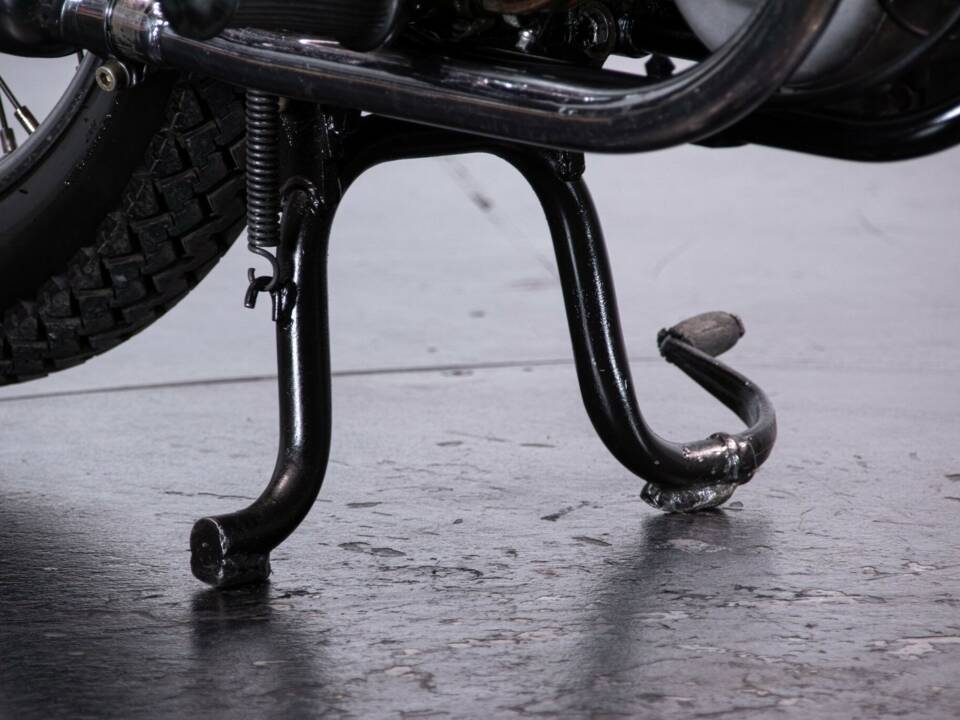 Image 41/50 of Triumph DUMMY (1969)