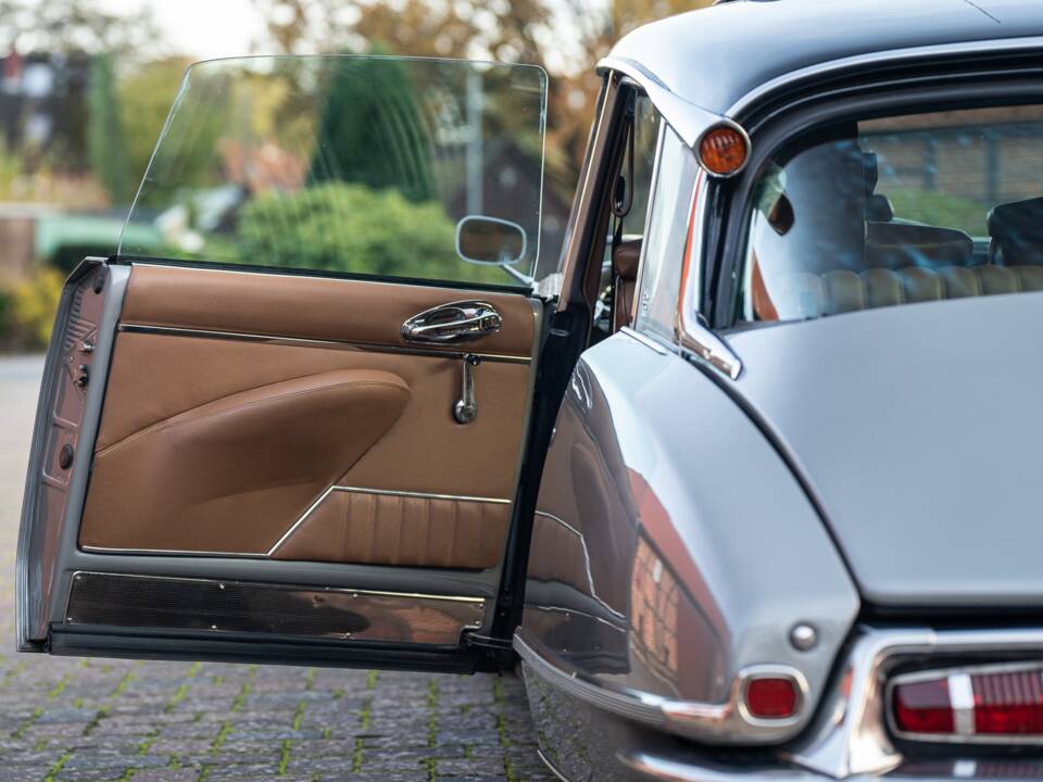 Image 44/44 of Citroën DS 21 (1968)