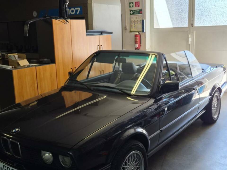 Image 3/4 of BMW 320i (1992)