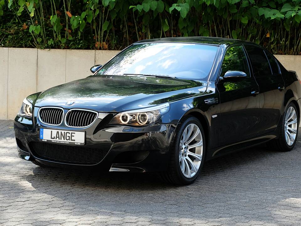 Image 1/51 of BMW M5 (2007)