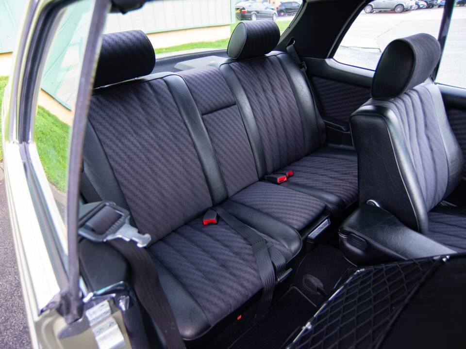 Image 14/30 de Mercedes-Benz 280 CE (1980)