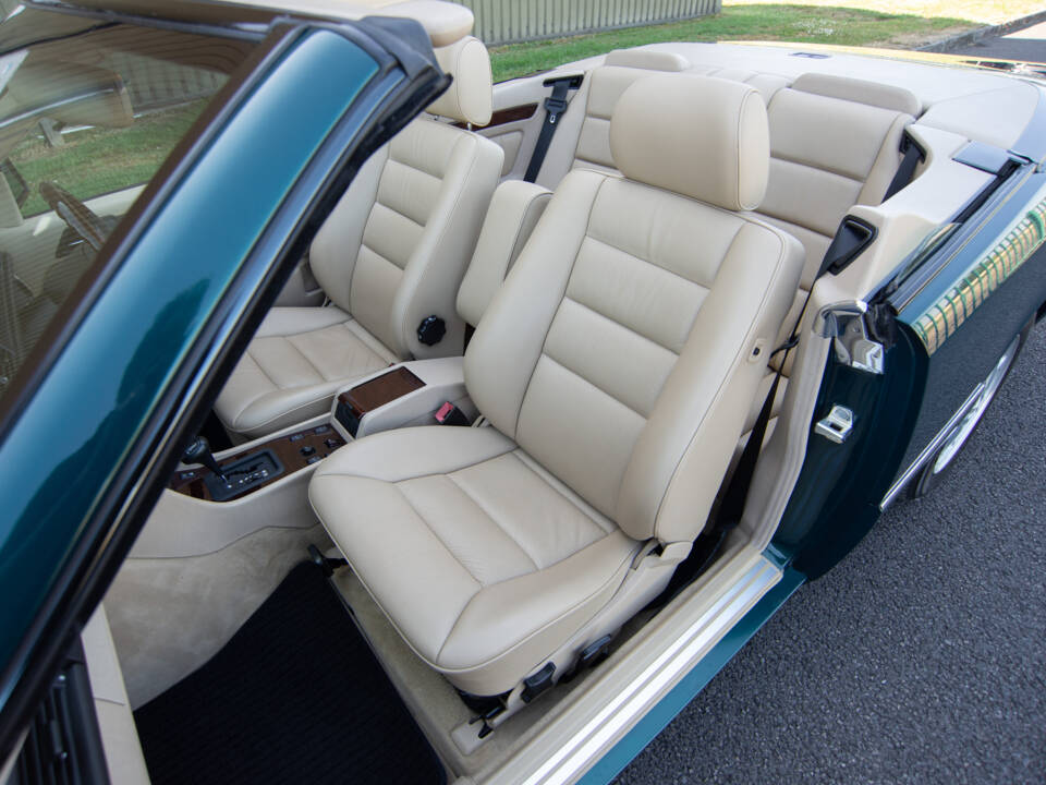 Image 13/26 of Mercedes-Benz E 320 (1996)