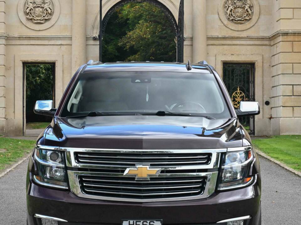 Image 23/50 of Chevrolet Suburban (2017)