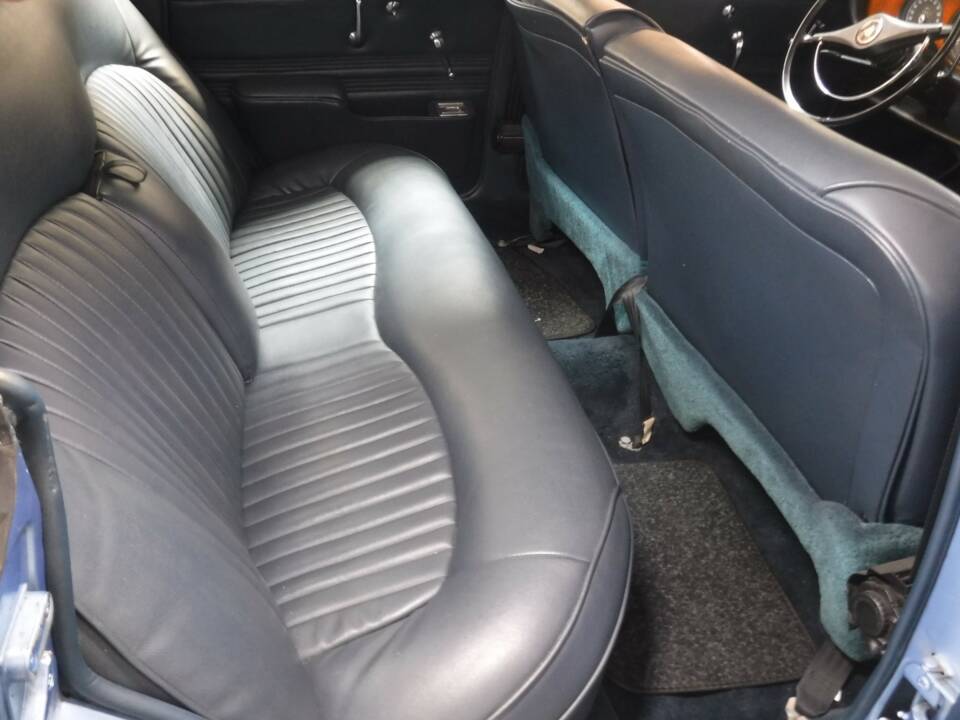 Image 45/50 of Jaguar 420 (1967)
