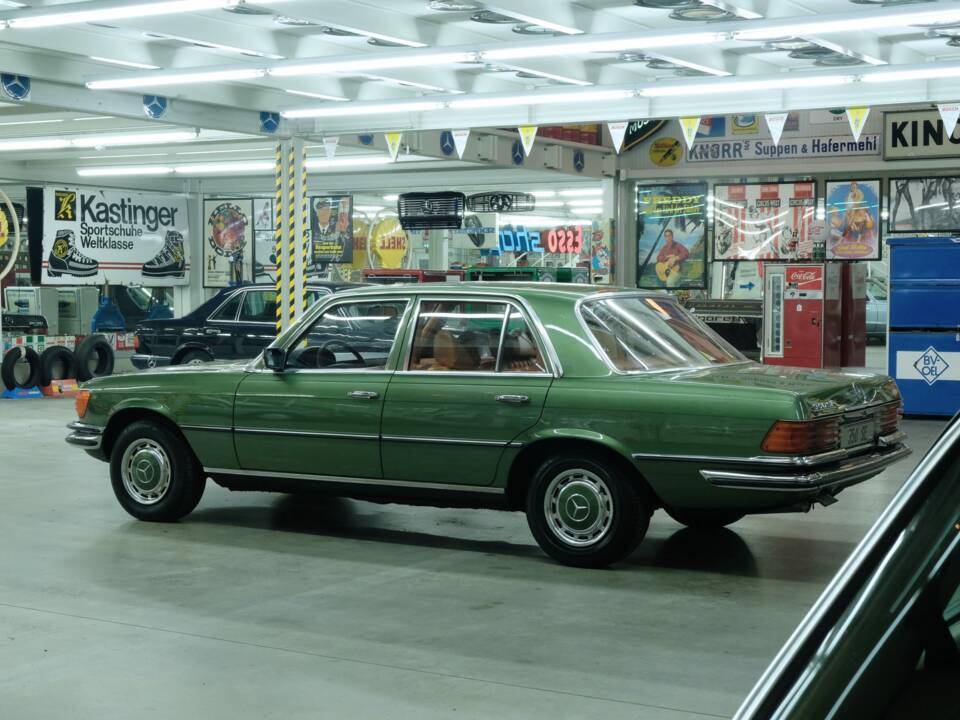 Image 6/50 de Mercedes-Benz 350 SE (1975)