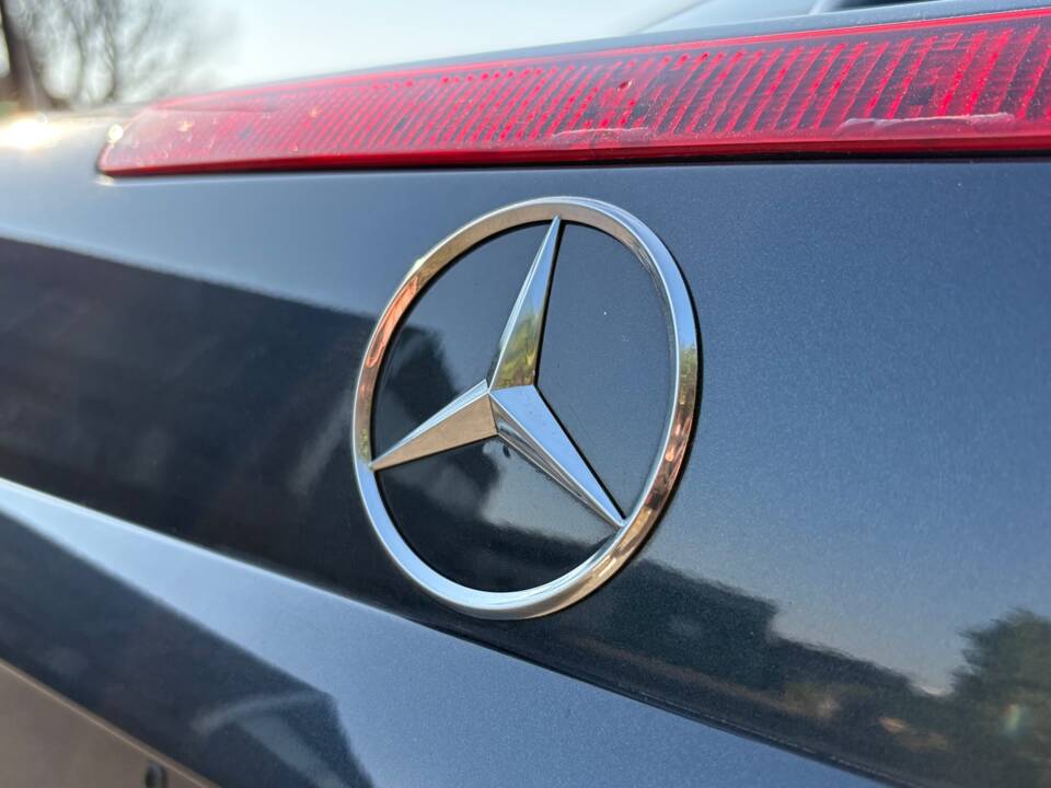 Image 22/24 of Mercedes-Benz CLK 430 (2000)