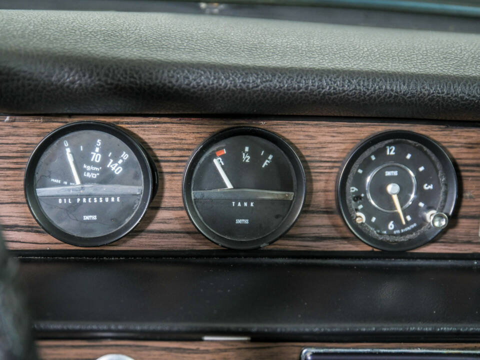 Image 24/50 of Volvo 1800 E (1971)