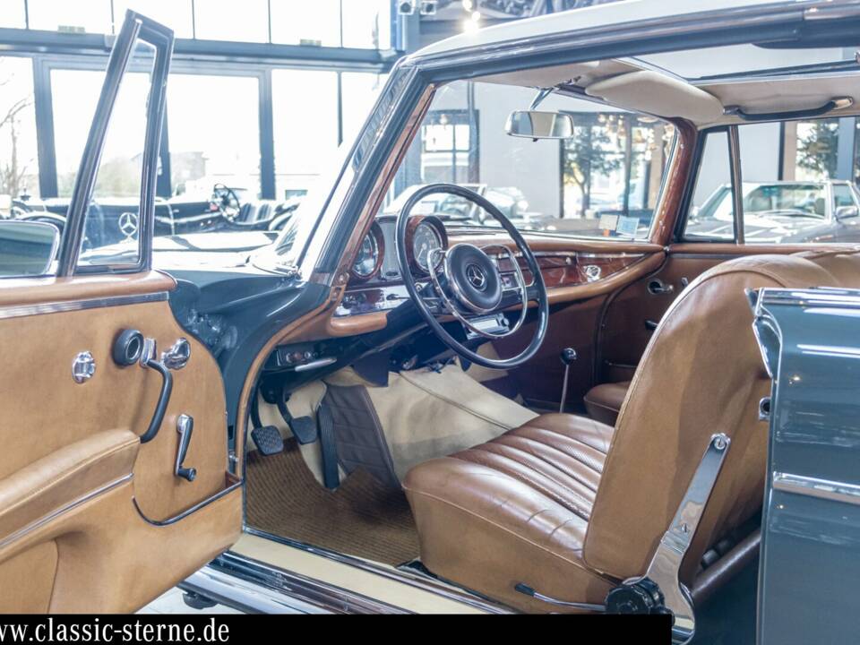 Image 11/15 of Mercedes-Benz 300 SE (1965)