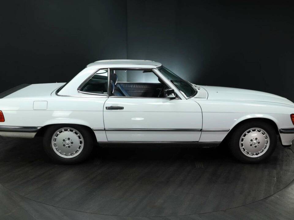 Image 7/30 of Mercedes-Benz 500 SL (1985)