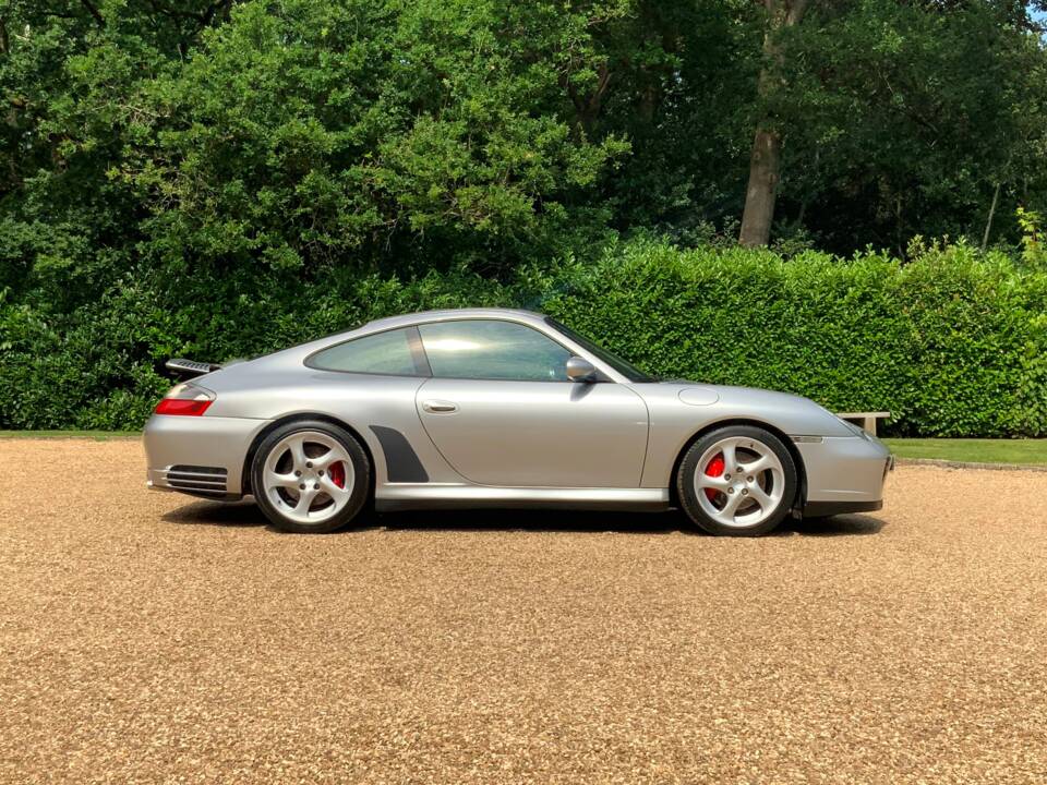 Image 2/22 of Porsche 911 Carrera 4S (2003)