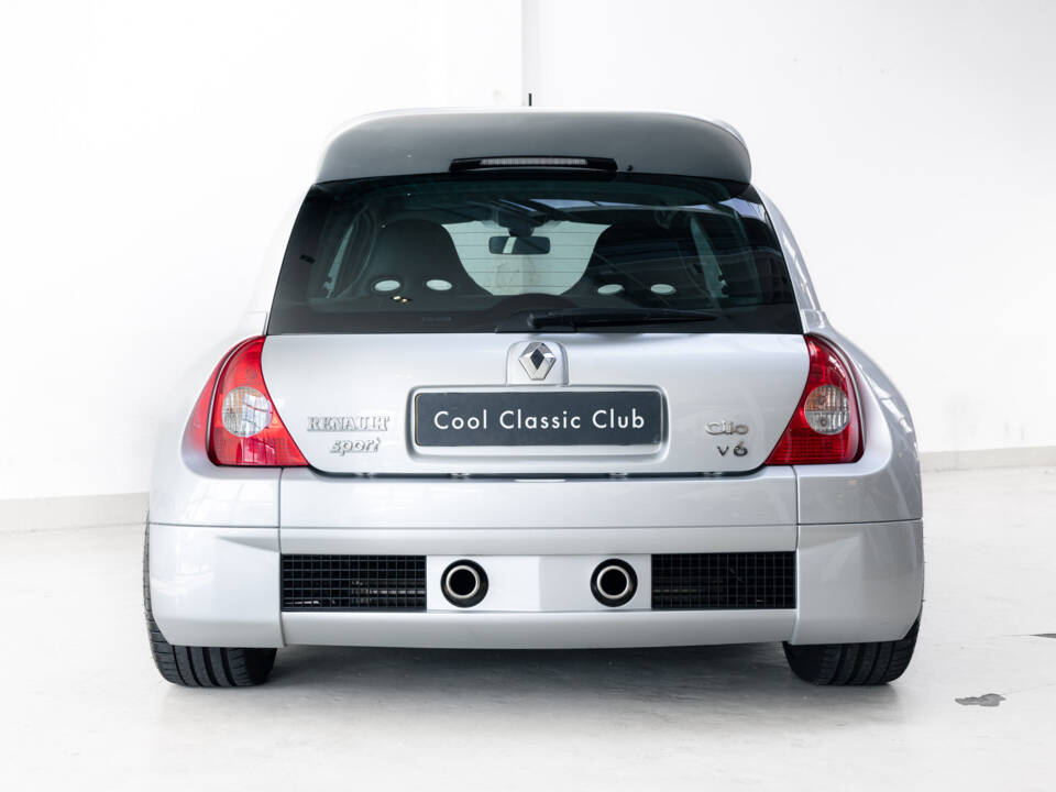 Imagen 5/32 de Renault Clio II V6 (2003)