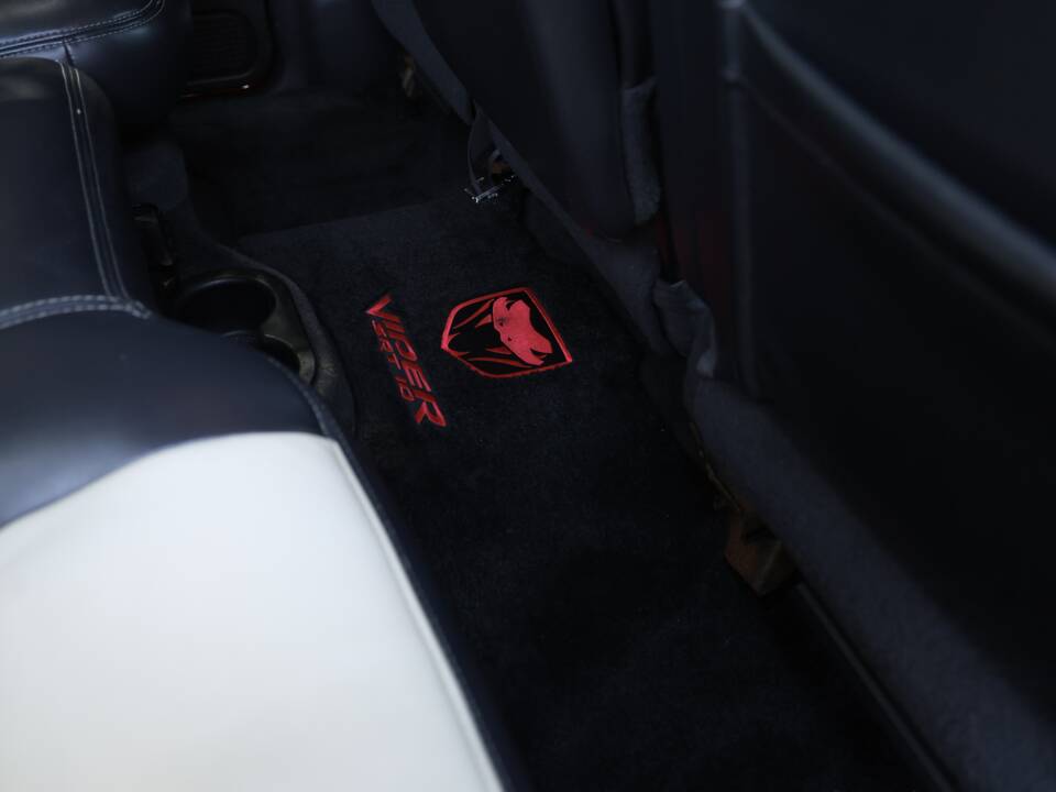 Image 48/82 of Dodge Ram SRT 10 (2005)