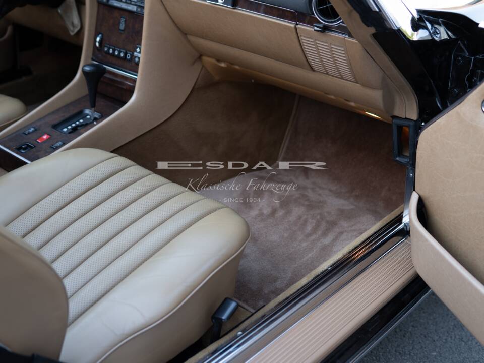 Image 13/37 of Mercedes-Benz 560 SL (1989)