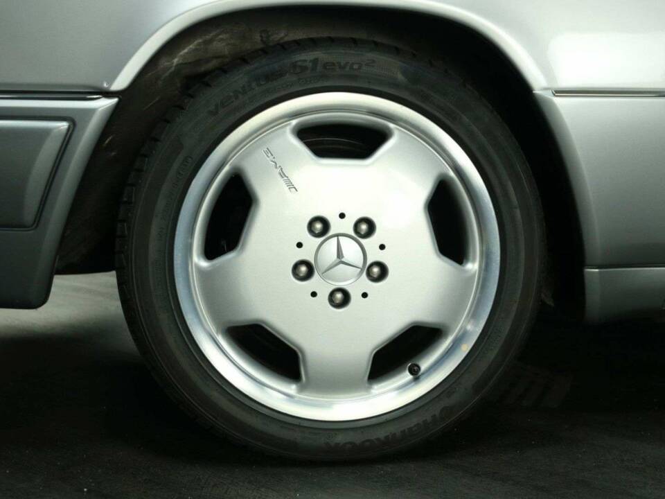 Immagine 29/30 di Mercedes-Benz E 320 &quot;Final Edition&quot; (1997)