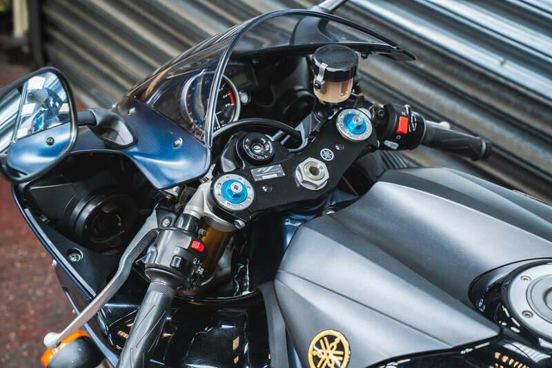 Image 31/46 de Yamaha YZF-R1 (2006)
