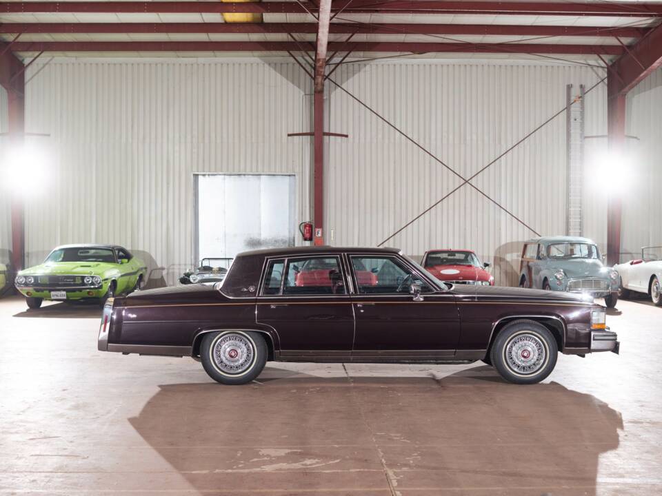 Image 5/58 of Cadillac Brougham Elegance (1988)